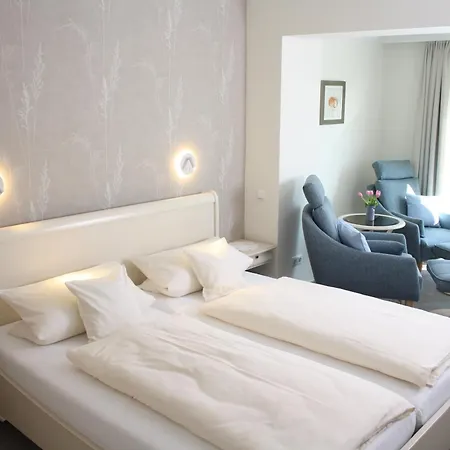 Hotelpension Sanders Hoeft - Direkt Am Strandaufgang 4*