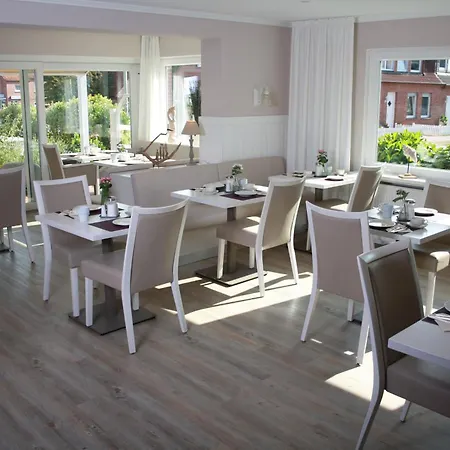Hotelpension Sanders Hoeft - Direkt Am Strandaufgang 4*