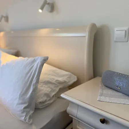 Hotelpension Sanders Hoeft - Direkt Am Strandaufgang Guest house