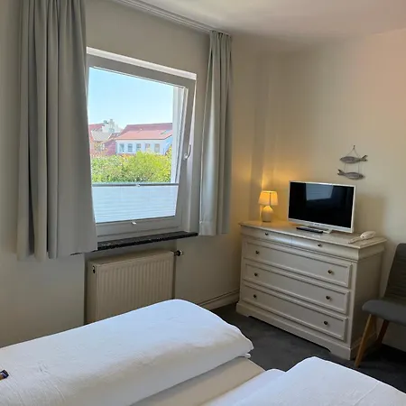Hotelpension Sanders Hoeft - Direkt Am Strandaufgang 4*