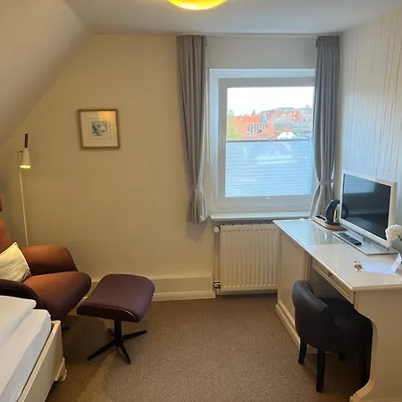 Guest house Hotelpension Sanders Hoeft - Direkt Am Strandaufgang Juist