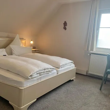 Hotelpension Sanders Hoeft - Direkt Am Strandaufgang * Juist