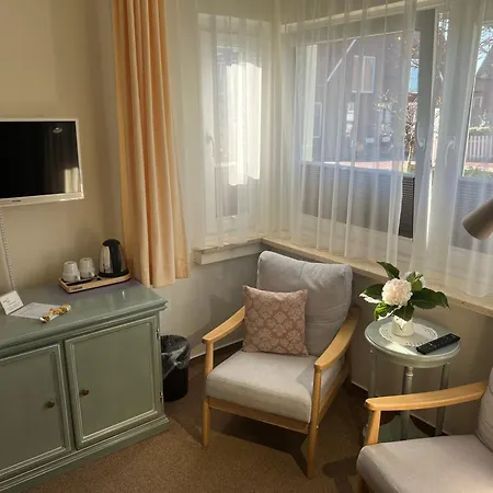 Hotelpension Sanders Hoeft - Direkt Am Strandaufgang Guest house