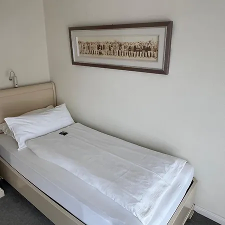 Hotelpension Sanders Hoeft - Direkt Am Strandaufgang Guest house