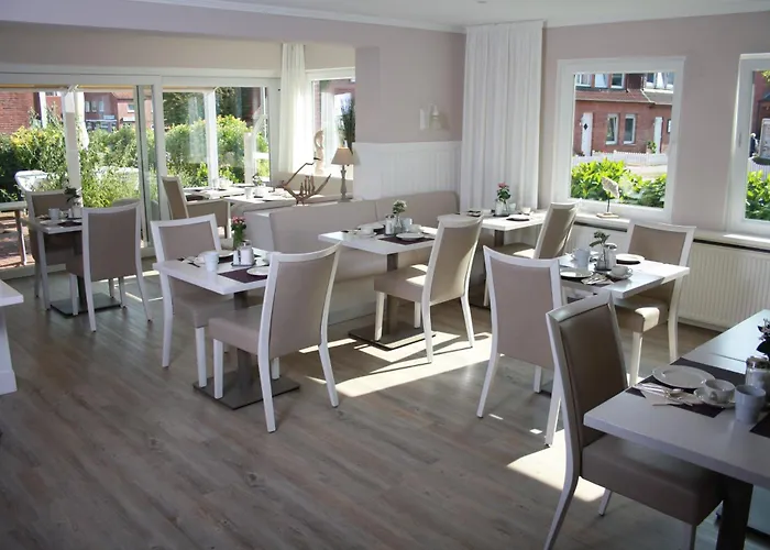 Hotelpension Sanders Hoeft - Direkt Am Strandaufgang 4*