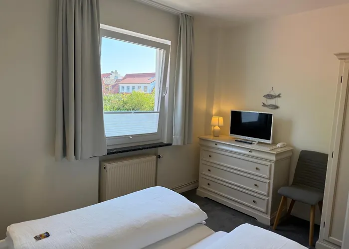 Hotelpension Sanders Hoeft - Direkt Am Strandaufgang 4*