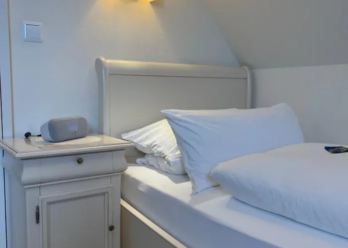 Гостевой дом Hotelpension Sanders Hoeft - Direkt Am Strandaufgang 4*