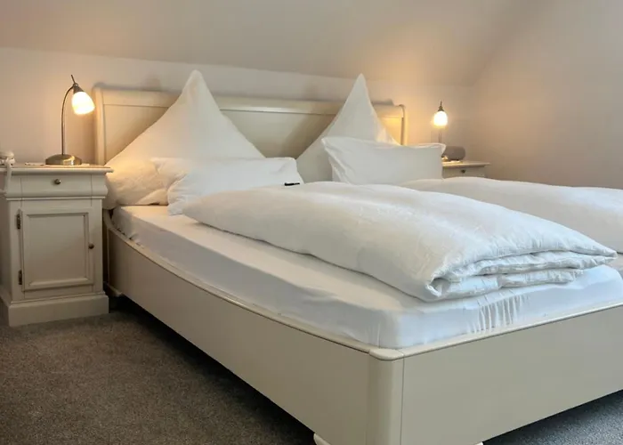 Гостевой дом Hotelpension Sanders Hoeft - Direkt Am Strandaufgang 4*